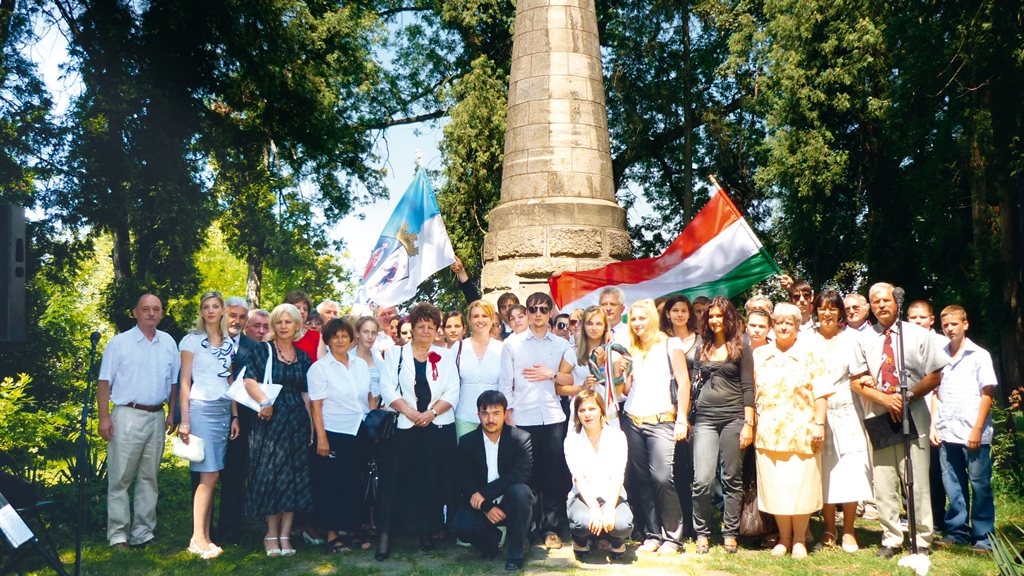 Tisztelgés Petőfi előtt, hetven diák járt az emlékhelyeken.