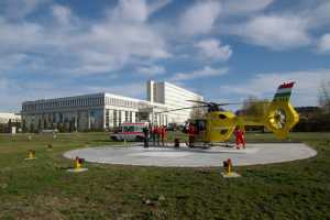 A 21. századnak megfelelő egészségcentrum, megfelelő színvonalú terápiás és diagnosztikai központ épül, mindezt mintegy tizenkét milliárd forintból valósítjuk meg, melyhez 10,5 milliárdot pályázaton nyertünk, 1,15 milliárd forint önrészt biztosít a fenntartó megyei önkormányzat.