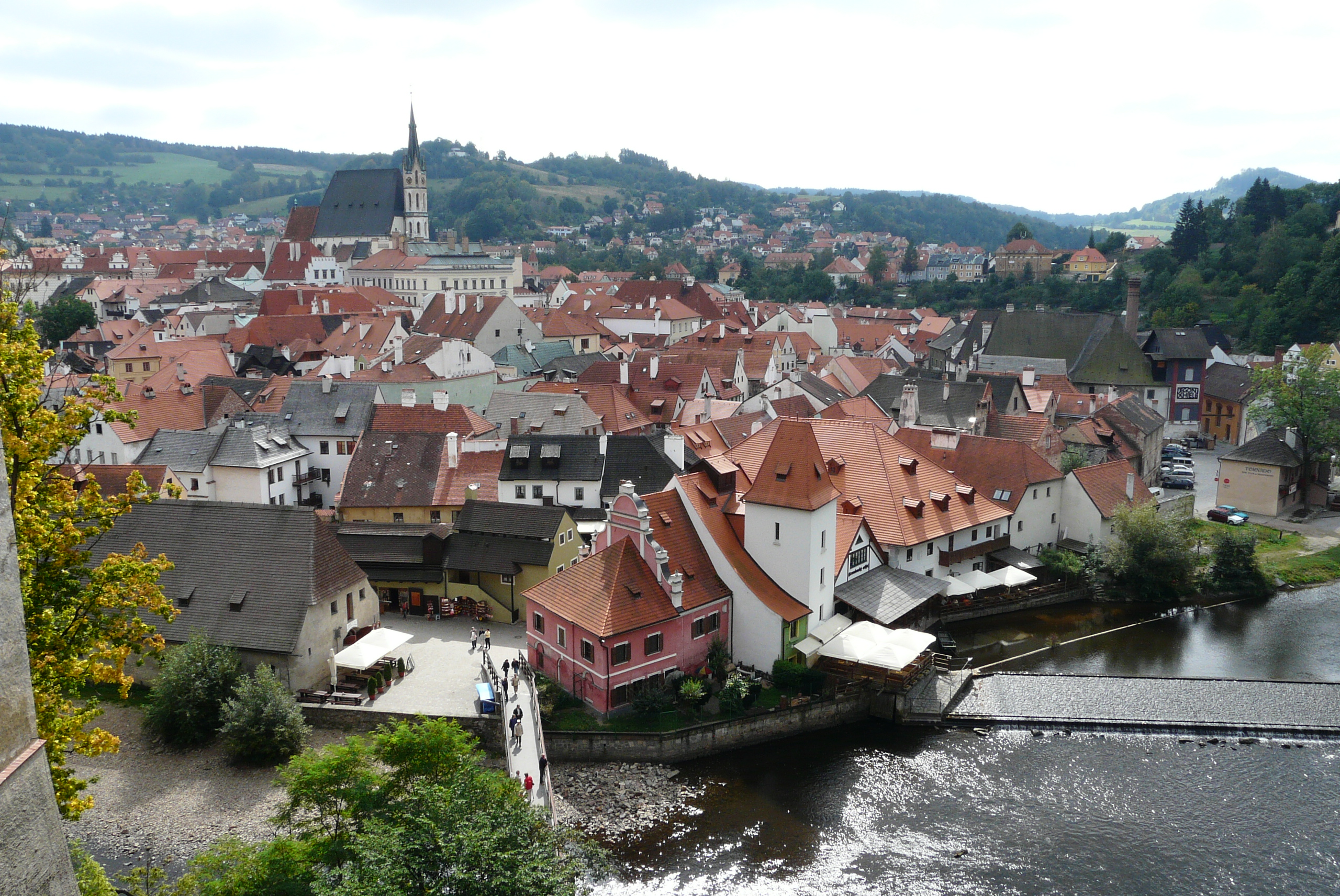 PÁLYÁZATI KIÍRÁS    a csehországi Cesky Krumlov-i nemzetközi művésztelepen részvételre 