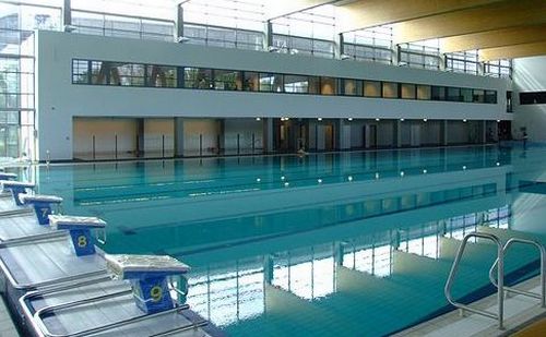 A több mint 250 fő befogadóképességű versenymedence