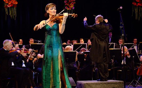 Illényi Katica volt a koncert sztárvendége Illényi Katica volt a koncert sztárvendége