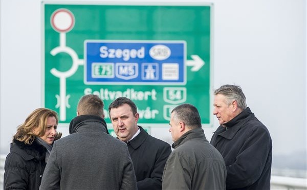 Átadták Kecskemétet észak felől elkerülő út utolsó szakaszát