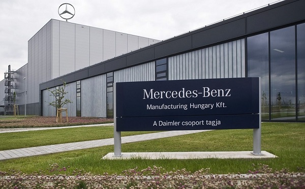 A kecskeméti Mercedes-gyár bővítéséről tájékozódott a technológiaminiszter
