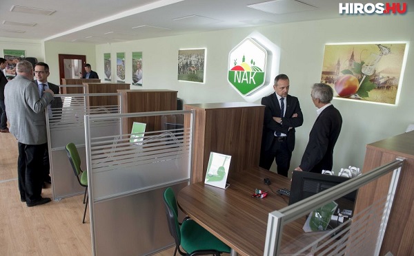 Bővítették és felújították a NAK kecskeméti épületének belső terét - forrás: hiros.hu