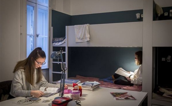 &Aacute;tadt&aacute;k a piarista koll&eacute;gium fel&uacute;j&iacute;tott &eacute;p&uuml;let&eacute;t