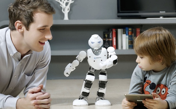 A kiskunfélegyházi térség 38 iskolája kapott programozható robotot