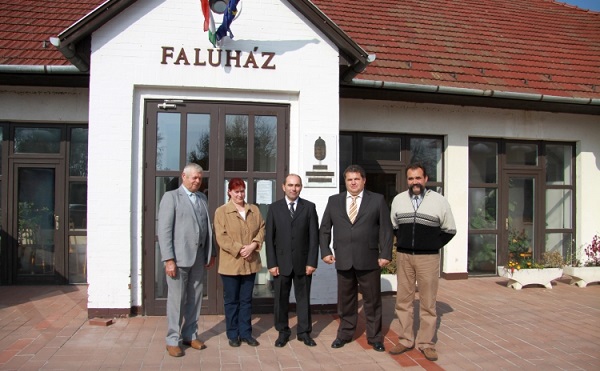 Megújult Felsőlajos Faluháza