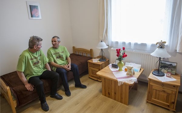 Lakhatási projektet adtak át Kaskantyún
