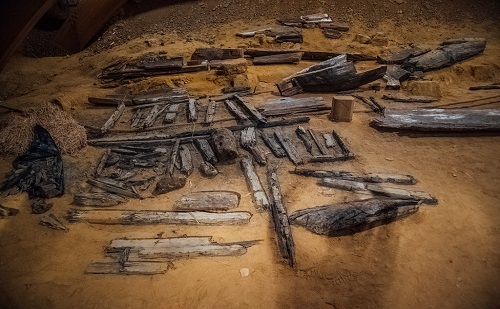 Értékes leletek kerültek elő a föld alól Kiskunhalason 