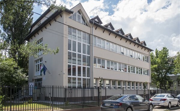 Átadták a Bács-Kiskun Megyei Kormányhivatal felújított épületét Kecskeméten