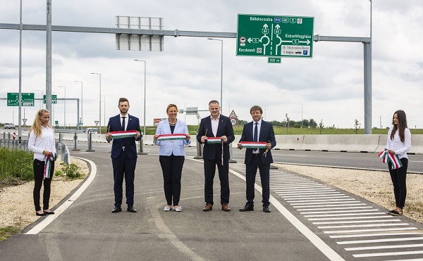 Négysávossá bővült az 54-es főút kecskeméti szakasza