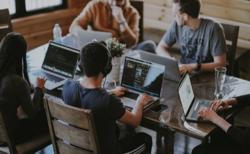 Helyi vállalkozókkal és szakemberekkel népszerűsítik a középiskolai tárgyakat