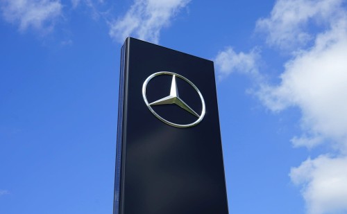 A digitalizáció miatt ruház be a Mercedes